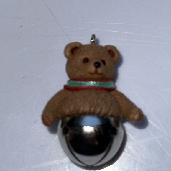 Vintage new in box 1998 Hallmark small Christmas Bells Keepsake Ornaments - Picture 4 of 5